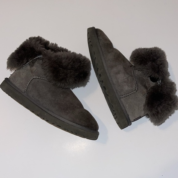 Ugg Bailey Button gray Boots Size 7 - Picture 1 of 11